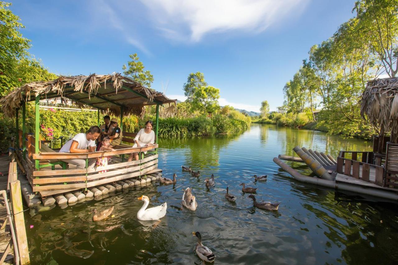 Promisedland Resort & Lagoon Shoufeng Εξωτερικό φωτογραφία The lake at the park